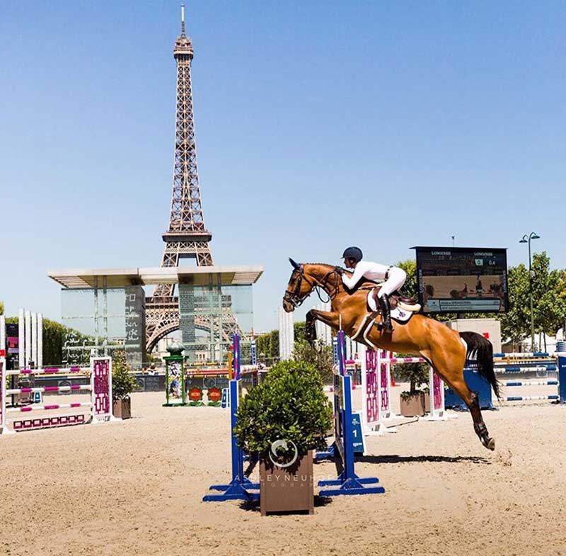 Jessica Springsteen showjumping (Photo: Ashley Neuhof)
