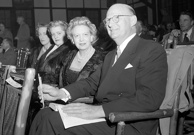 Pictured left to right: Unknown, Mrs. Dorothy Enslow Combs, Mrs. Elizabeth Arden Graham, Leslie Combs II on November 1, 1954 - Keeneland Library / Meadors Photographic Collection Pictured left to right: Unknown, Mrs. Dorothy Enslow Combs, Mrs. Elizabeth Arden Graham, Leslie Combs II on November 1, 1954 - Keeneland Library / Meadors Photographic Collection