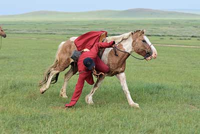 A local herdsmen shows off his horsemanship for the riders and for the camera! © Gobi Desert Cup A local herdsmen shows off his horsemanship for the riders and for the camera! © Gobi Desert Cup