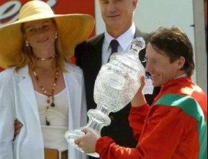 Waterford Crystal Racing Trophy - Budweiser Irish Derby Waterford Crystal Racing Trophy - Budweiser Irish Derby
